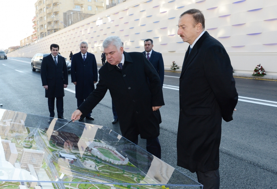 Bakının Həsən Əliyev və Atatürk prospektlərinin kəsişməsində yeraltı avtomobil tuneli istifadəyə verilmişdirAzərbaycan Prezidenti İlham Əliyev açılışda iştirak etmişdir