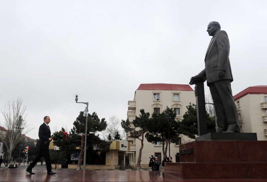 Azərbaycan Prezidenti İlham Əliyevin Sumqayıta səfəri Ulu öndər Heydər Əliyevin abidəsini ziyarət