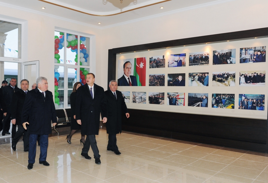 Dəmir yolunun Horadiz stansiyasında sərnişin vağzalı binasının əsaslı təmirdən sonrakı vəziyyəti ilə tanışlıq