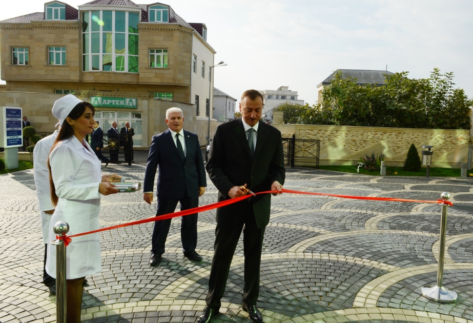 Bakının Əhmədli qəsəbəsində 14 nömrəli şəhər poliklinikası açılmışdırAzərbaycan Prezidenti İlham Əliyev açılışda iştirak etmişdir