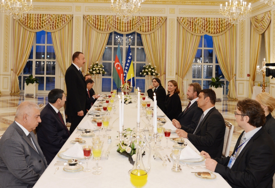 Ali qonağın şərəfinə