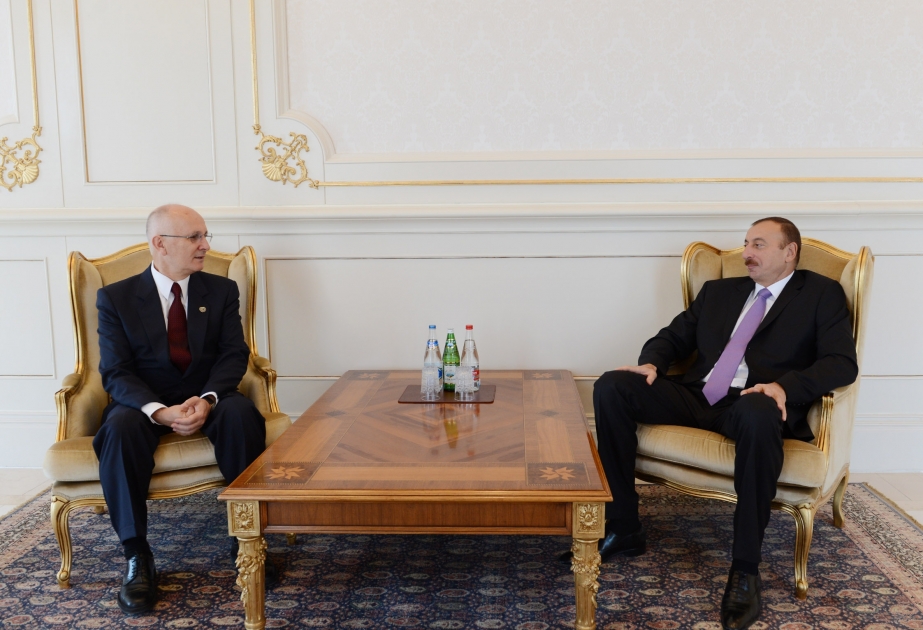 Prezident İlham Əliyev BMT-nin Azərbaycandakı rezident əlaqələndiricisi Fikrət Akçuranı fəaliyyət müddətinin başa çatması ilə əlaqədar qəbul etmişdir