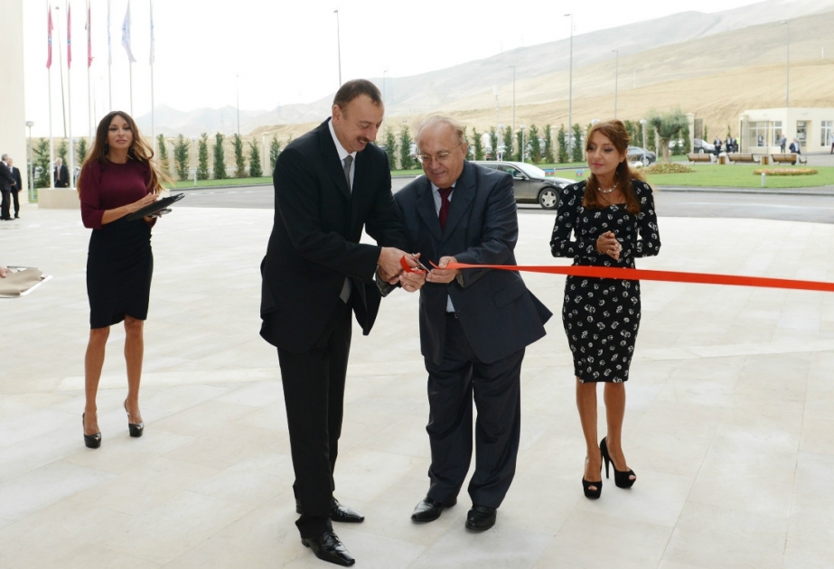 M.V.Lomonosov adına Moskva Dövlət Universitetinin Bakı filialının yeni tədris kompleksinin açılış mərasimi olmuşdurAzərbaycan Prezidenti İlham Əliyev mərasimdə iştirak etmişdir
