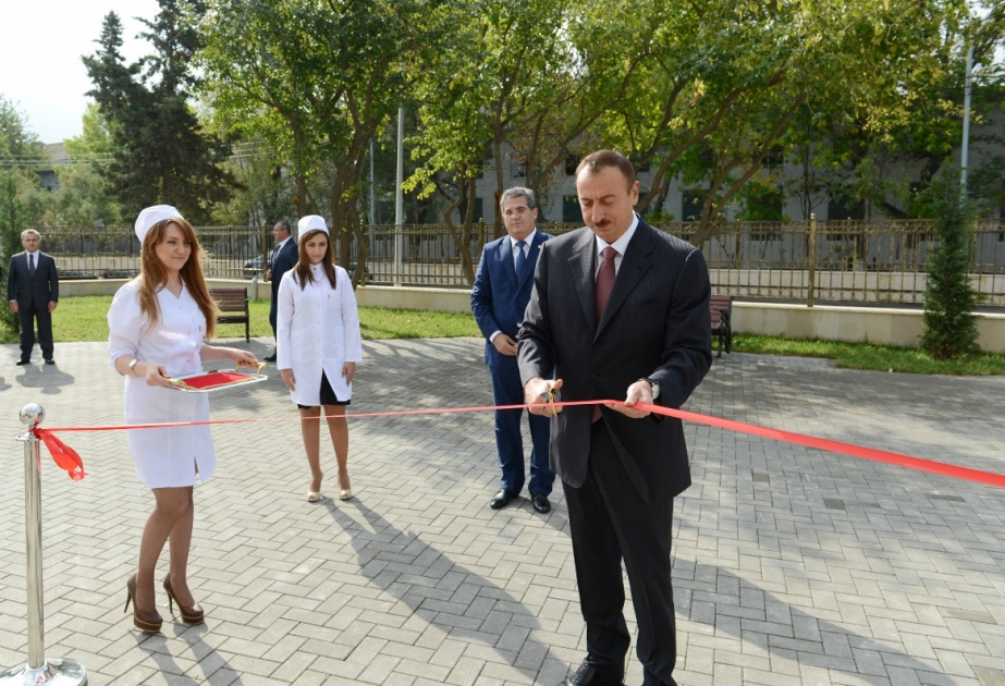 Prezident İlham Əliyev Ələt qəsəbəsində 32 nömrəli şəhər poliklinikasının açılışında iştirak etmişdir