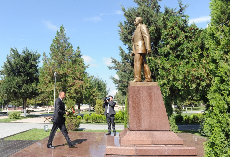 Azərbaycan Prezidenti İlham Əliyev Qəbələdə ümummilli lider Heydər Əliyevin abidəsini ziyarət etmişdir