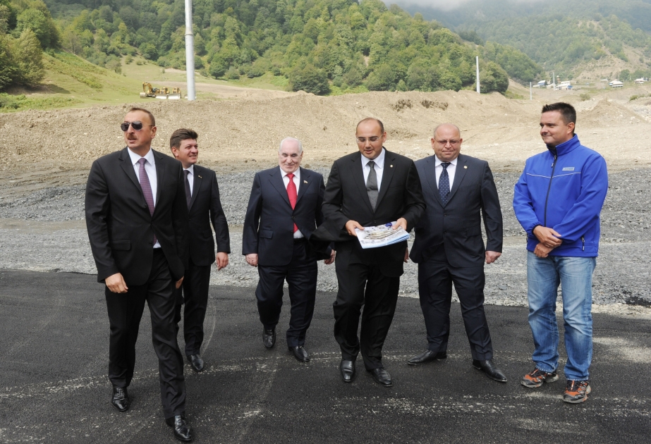 Qəbələdə “Tufan” dağ-xizək yay-qış istirahət kompleksi inşa olunurAzərbaycan Prezidenti İlham Əliyev tikintinin gedişi ilə tanış olmuşdur