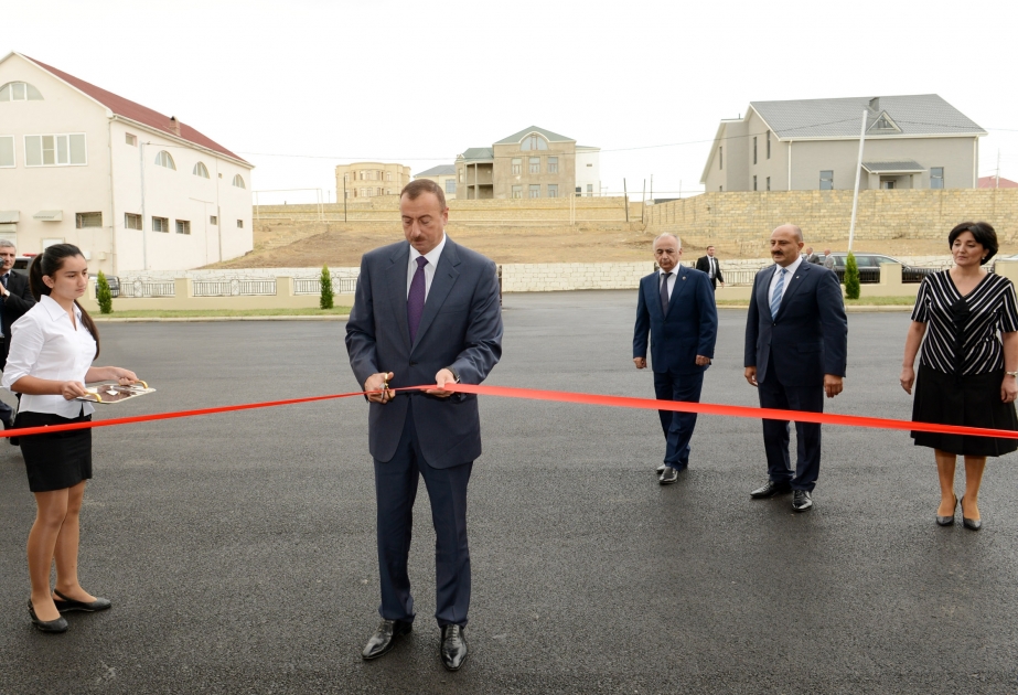 Bakının Badamdar qəsəbəsində yeni inşa olunan 329 nömrəli tam orta məktəbin və uşaq bağçasının binaları istifadəyə verilmişdirAzərbaycan Prezidenti İlham Əliyev açılış mərasimlərində iştirak etmişdir