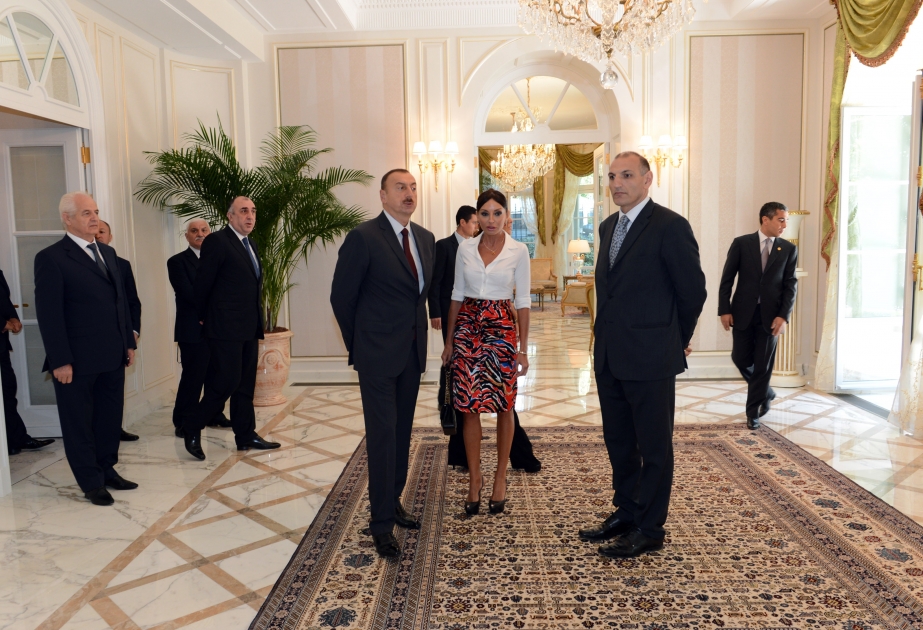 Prezident İlham Əliyev Parisdə Azərbaycan Mədəniyyət Mərkəzinin açılışına həsr olunmuş qəbulda iştirak etmişdir