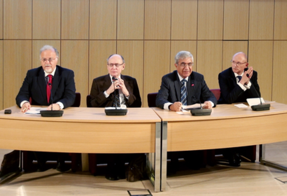 Une conférence “La réconciliation et l’amitié interétatiques: L’Allemagne et la France” tenue à l’Académie diplomatique d’Azerbaïdjan