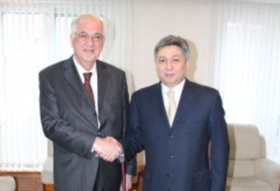 L’ambassadeur d’Azerbaïdjan en République kirghize a présenté la copie de ses lettres de créance au ministre des affaires étrangères de ce pays