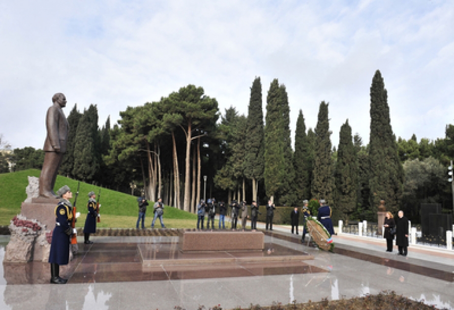 Le président de la Chambre des Représentants de l’Assemblée parlementaire de la Bosnie-Herzégovine a visité la tombe du leader national Heydar Aliyev et l’Allée des Patriotes