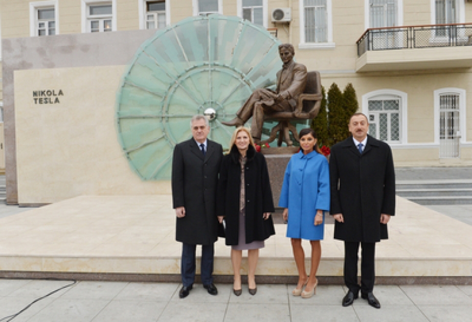 Le monument de Nikola Tesla, grand savant serbe renommé, a été inauguré à Bakou Le président azerbaïdjanais M. Ilham Aliyev et le président serbe M. Tomislav Nikolic ont participé à l’inauguration