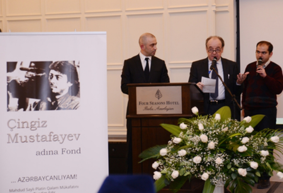 La remise du prix de stylo plume en platine en nombre réduit «Je suis fier d’être Azerbaïdjanais !» consacré au 90ème anniversaire du leader national Heydar Aliyev