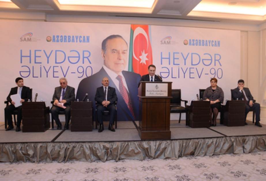 Une conférence intitulée «Le leader national Heydar Aliyev – 90» a entamé son travail à Bakou