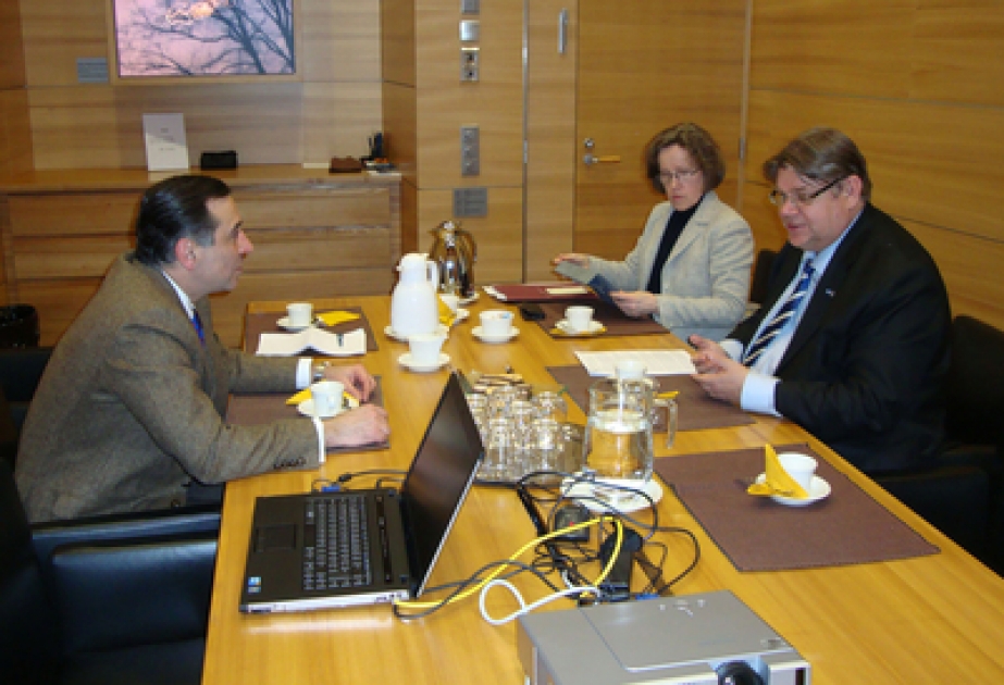 L’ambassadeur azerbaïdjanais a rencontré le chef de la commission des relations internationales du parlement finlandais
