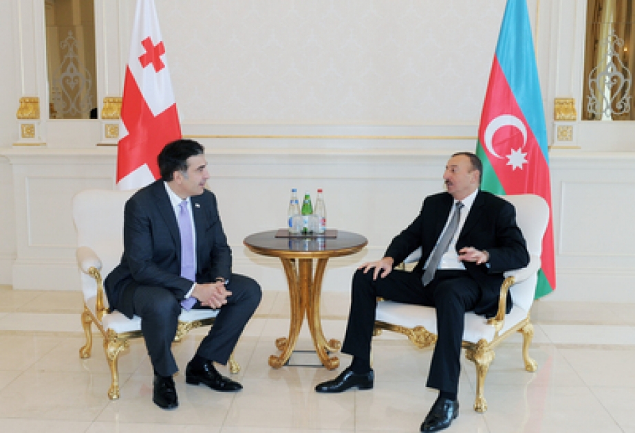 Rencontre en tête-à-tête entre le président azerbaïdjanais Ilham Aliyev et le président géorgien Mikhaïl Saakachvili