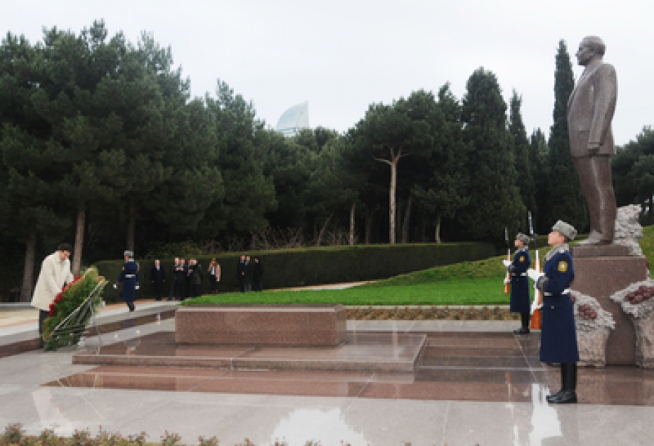 Le président géorgien Mikhaïl Saakachvili a visité la tombe du dirigeant historique Heydar Aliyev
