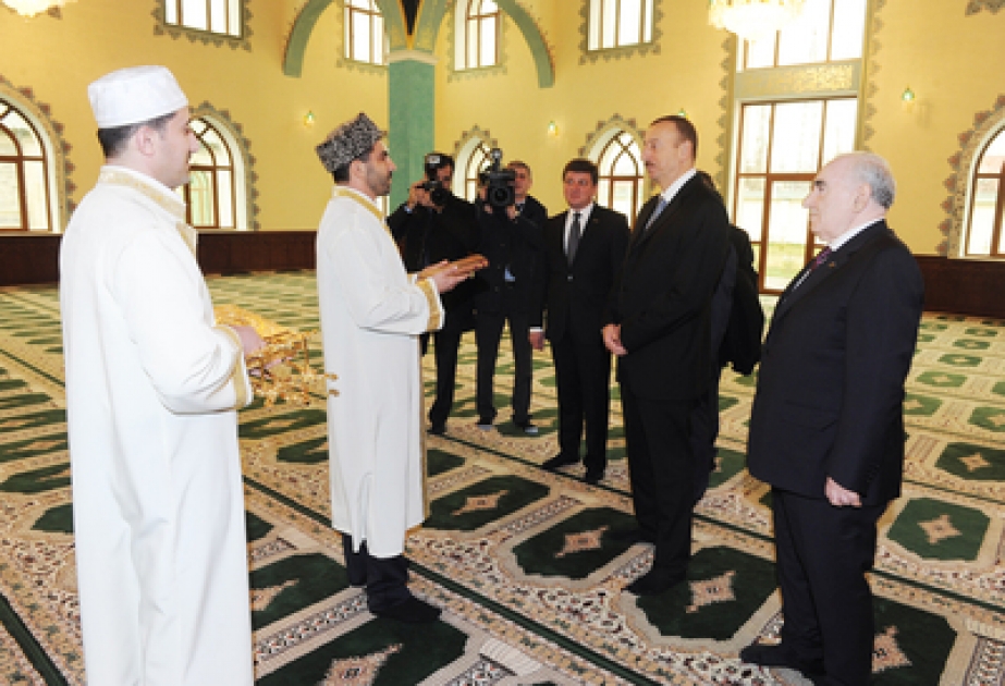 Le président Ilham Aliyev a assisté à l’inauguration de la nouvelle mosquée à Gabala