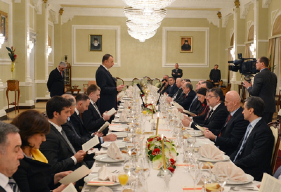 Dîner offert en l’honneur du président azerbaïdjanais