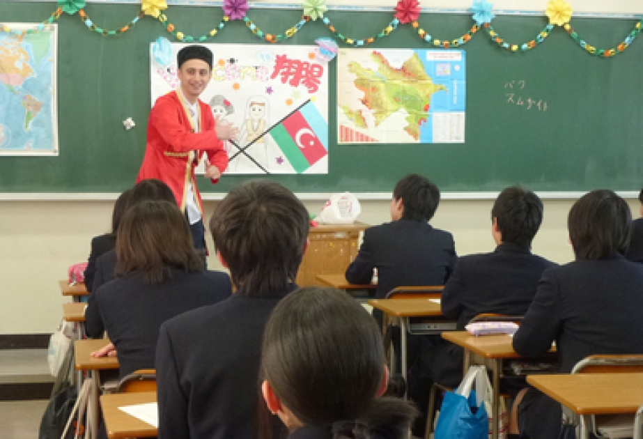 Azerbaijani student holds presentation in Tokyo