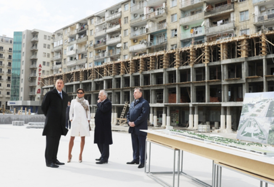 Le président Ilham Aliyev a visité le chantier du stationnement souterrain et du parc, à Bakou