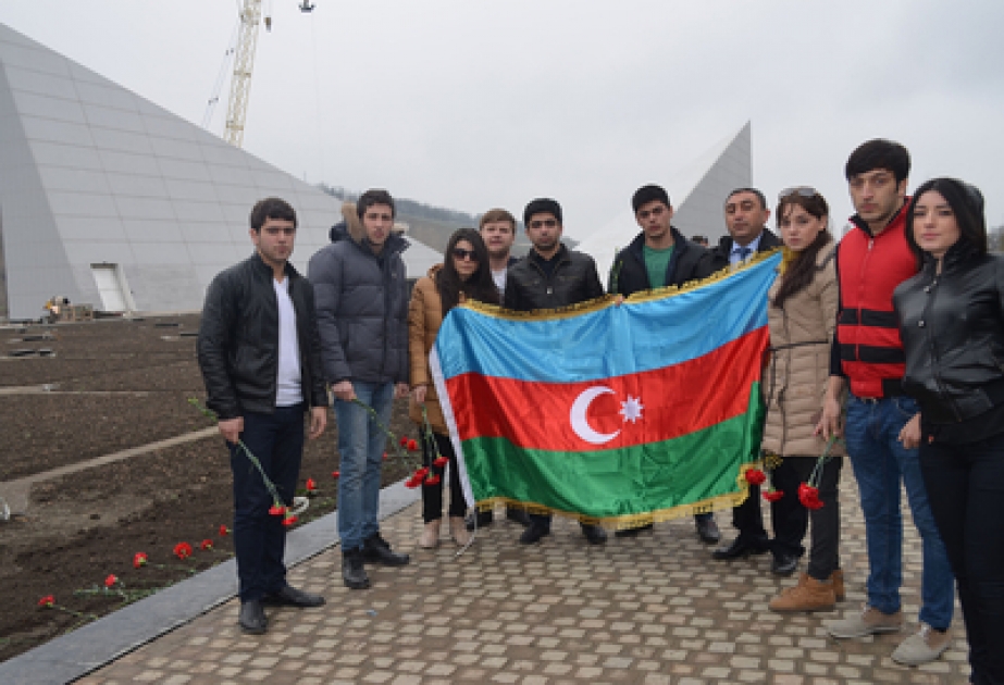 “Türkiyə Universitetləri Məzunları” İctimai Birliyinin üzvləri Quba soyqırımı məzarlığını ziyarət etmişlər