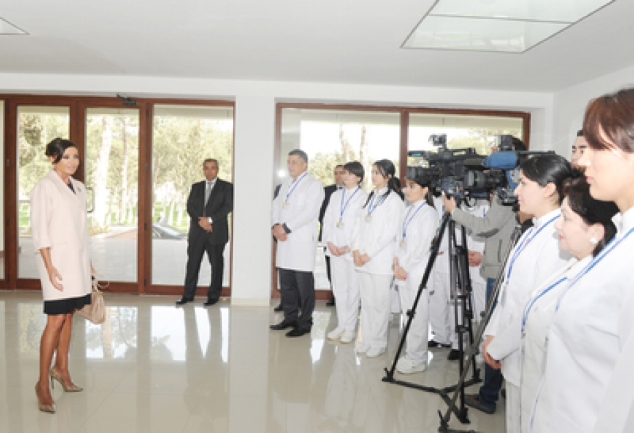 La première dame d’Azerbaïdjan a visité l’Hôpital de ville №26 après la reconstruction