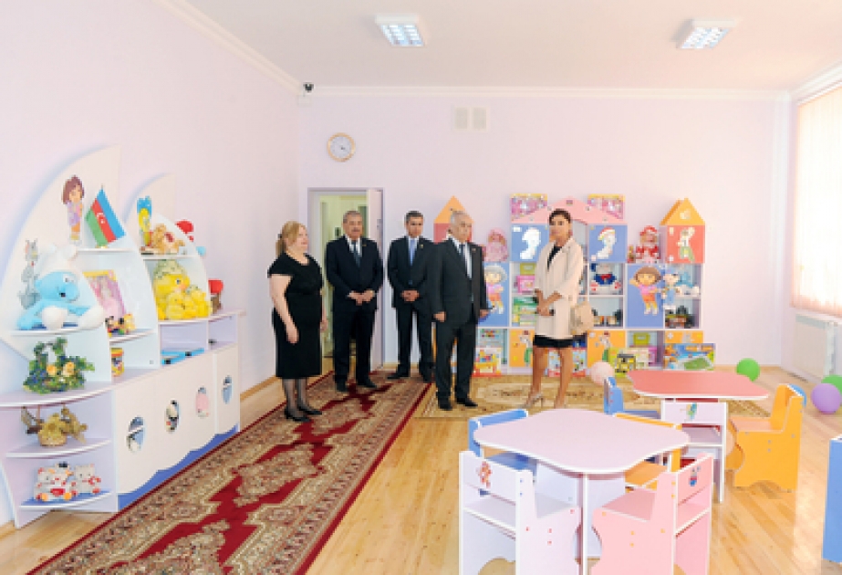 La première dame Mehriban Aliyeva a pris connaissance des conditions créées dans deux écoles maternelles après la reconstruction