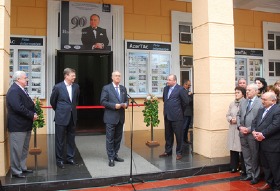 AzerTAc et ITAR-TASS ont organisé une exposition de photos consacrée au 90e anniversaire du dirigeant historique Heydar Aliyev