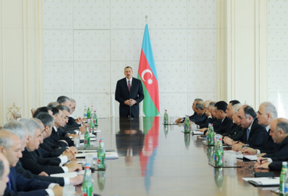 La réunion du Conseil des Ministres consacrée au bilan du développement socio-économique du premier trimestre de 2013, s’est tenue sous la présidence du président Ilham Aliyev VIDEO