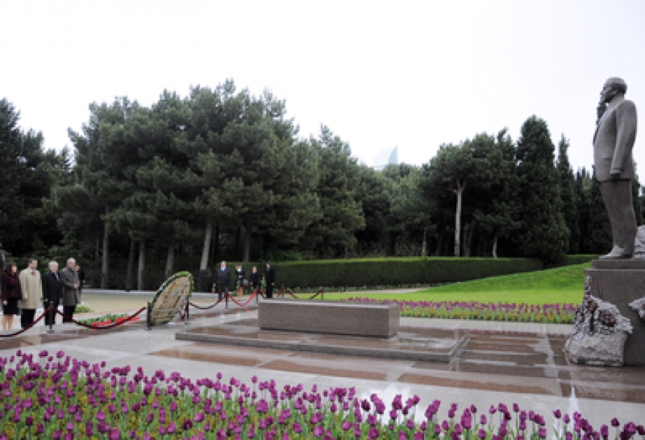 La délégation tchèque a visité la tombe du leader national Heydar Aliyev et l’Allée des Patriotes