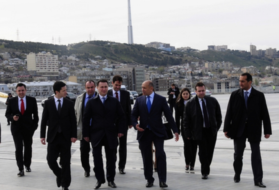 Visite à la Place du Drapeau national