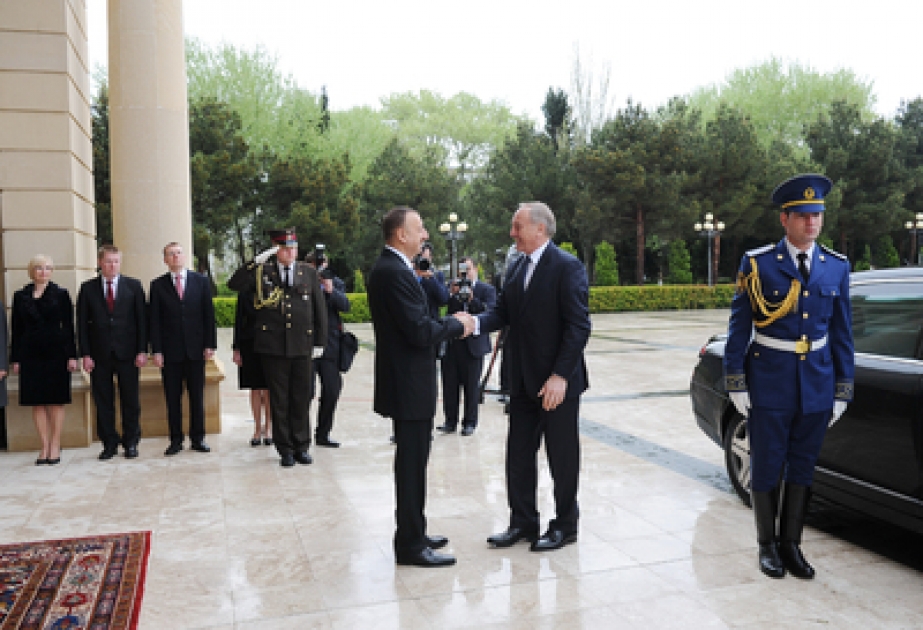 La cérémonie officielle d’accueil du président letton Andris Berzins VIDEO