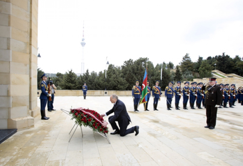Le président letton visite l’Allée de Patriotes
