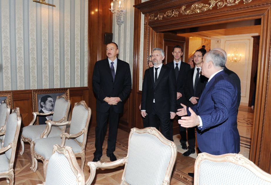 Azərbaycan Dövlət Musiqili Teatrının binası əsaslı bərpa və yenidənqurma işlərindən sonra istifadəyə verilmişdir Prezident İlham Əliyev rəsmi açılış mərasimində iştirak etmişdir VIDEO