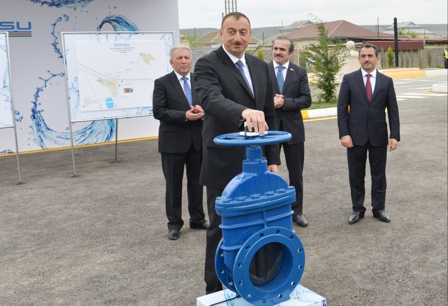 Prezident İlham Əliyev Şirvan-Muğan su kəmərindən Hacıqabul şəhərinə içməli suyun verilməsi mərasimində iştirak etmişdir