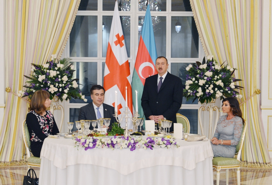 Ali qonağın şərəfinə