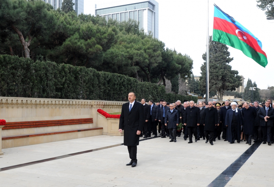 Qanlı Yanvar faciəsinin 23-cü ildönümü ilə əlaqədar Şəhidlər xiyabanını ümumxalq ziyarətiAzərbaycan Prezidenti İlham Əliyev şəhidlərin əziz xatirəsini yad etmişdir