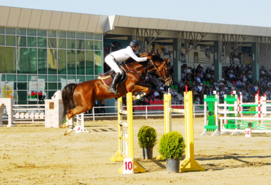 Le Tournoi international du CSI 4* a débuté à Bakou
