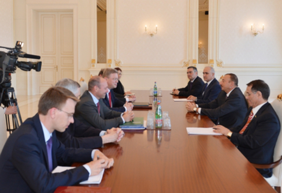 Le président Ilham Aliyev a reçu la délégation conduite par le commissaire européen à l’Elargissement et à la Politique européenne de voisinage VIDEO
