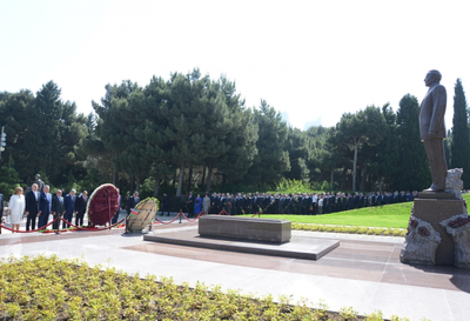 Les participants de la conférence «Heydar Aliyev : le grand Azerbaïdjanais» ont visité la tombe du dirigeant historique Heydar Aliyev