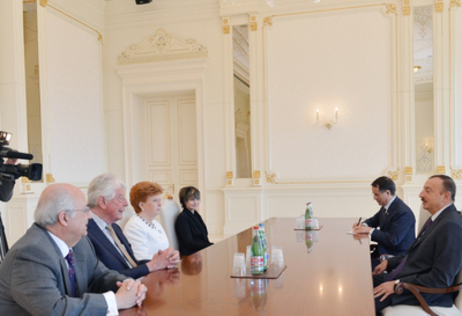 Le président azerbaïdjanais Ilham Aliyev a reçu les coprésidents du groupe d’administration du Centre international Nizami Gandjavi, le président et le membre du club de Madrid VIDEO