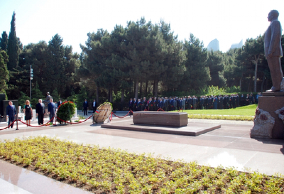 Les dirigeants et les députés du Milli Medjlis ont visité la tombe du dirigeant historique Heydar Aliyev