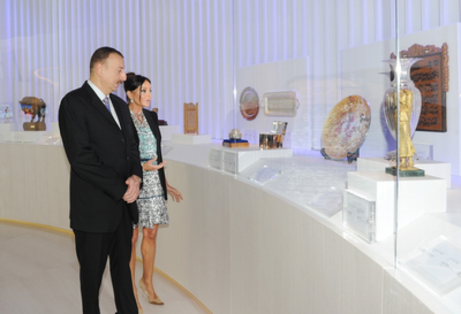 Le président azerbaïdjanais a pris connaissance du Musée Heydar Aliyev au Centre Heydar Aliyev VIDEO