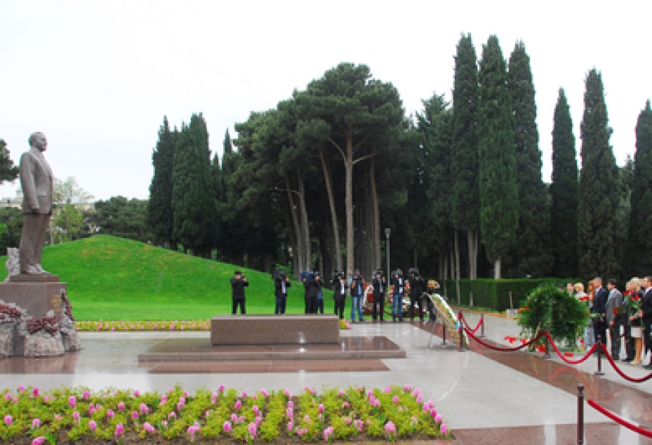 Une délégation de la Douma russe a rendu hommage à la mémoire du leader national Heydar Aliyev