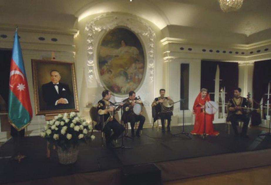 Une cérémonie consacrée au 90ème anniversaire de la naissance du leader national azerbaïdjanais Heydar Aliyev à Bern