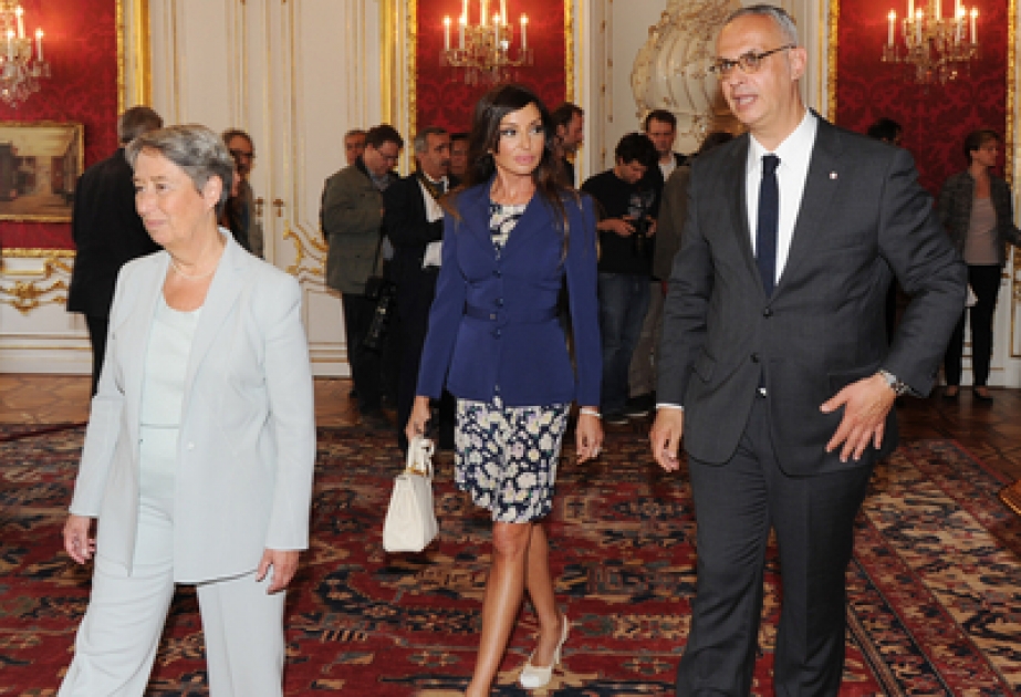 La première dame de l’Azerbaïdjan Mehriban Aliyeva a visité le Trésor Impérial, l’Ecole d’Equitation espagnole et l’Eglise Michael à Vienne