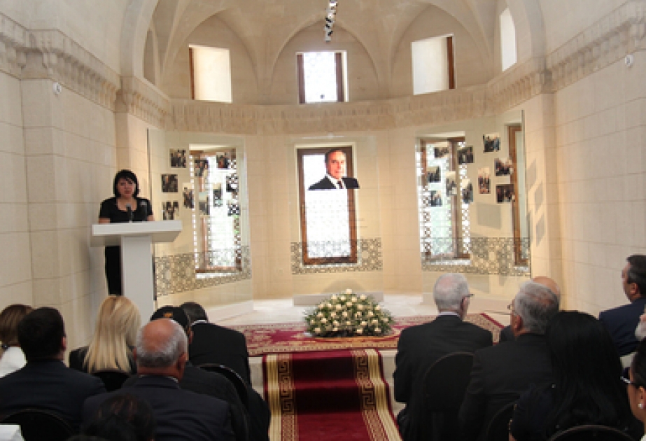 Un symposium intitulé «Heydar Aliyev et les musées d’Itchericheher» consacré au 90ème anniversaire de la naissance du leader national a été organisé