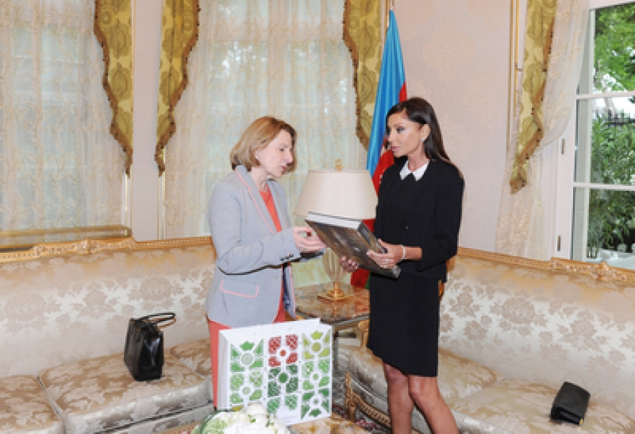 La première dame d’Azerbaïdjan a rencontré la présidente de l’Etablissement public du château, du musée et du domaine national de Versailles