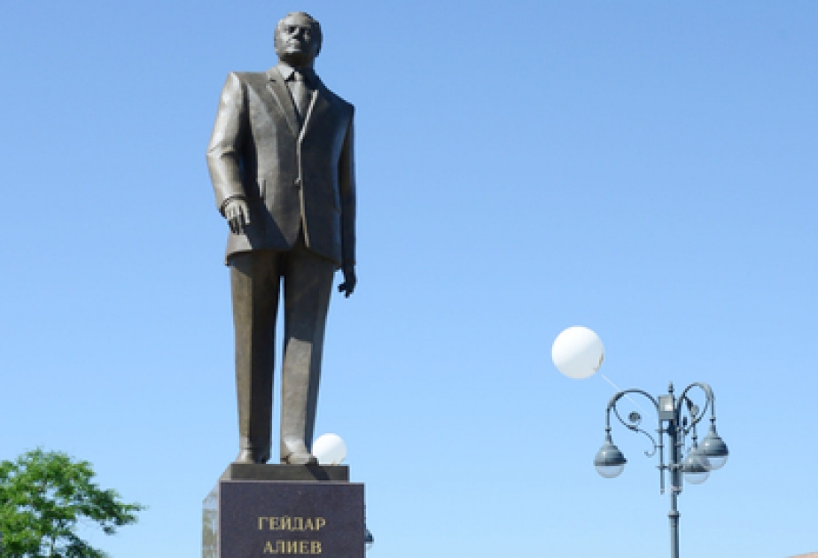 Des événements solennels consacrés au 90e anniversaire d’Heydar Aliyev, leader national du peuple azerbaïdjanais, ont commencé à Astrakhan